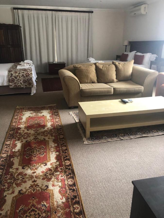 Acacia Westdene B&B Блоемфонтейн Екстериор снимка