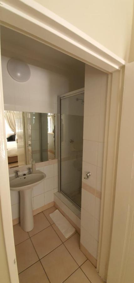 Acacia Westdene B&B Блоемфонтейн Екстериор снимка
