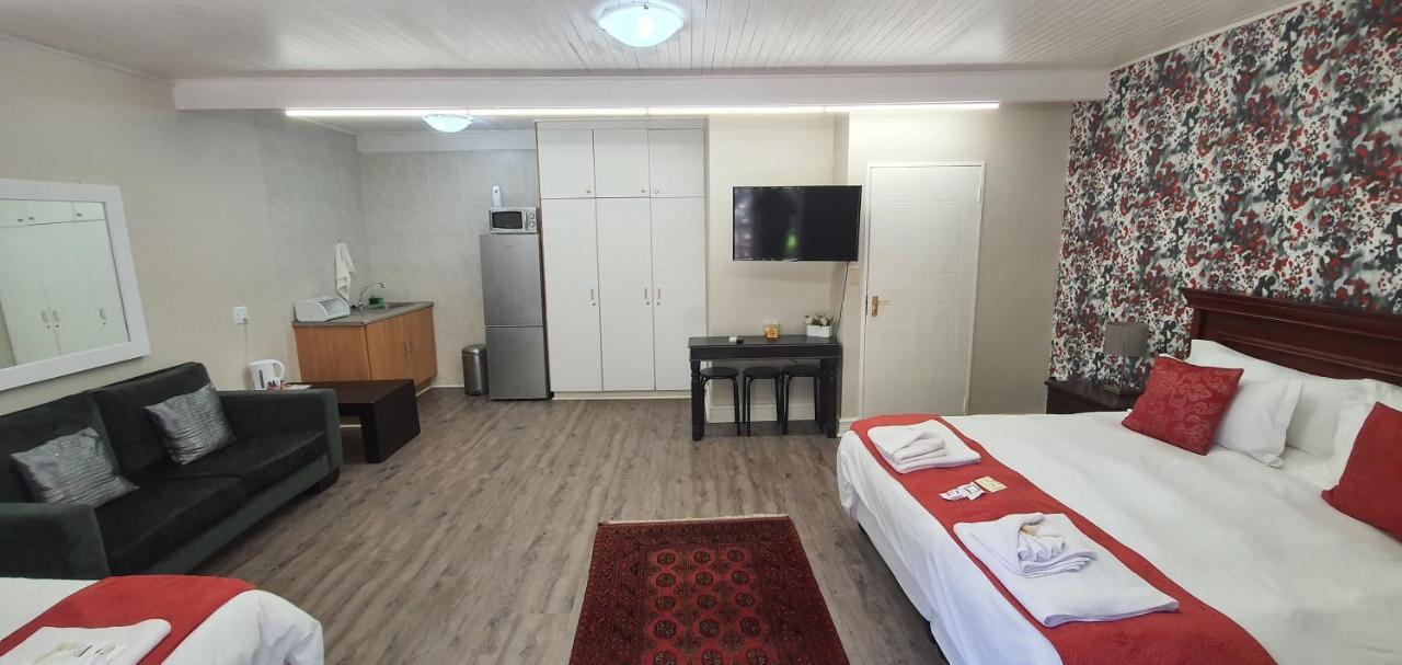 Acacia Westdene B&B Блоемфонтейн Екстериор снимка
