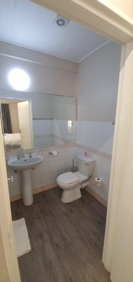 Acacia Westdene B&B Блоемфонтейн Екстериор снимка