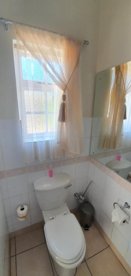 Acacia Westdene B&B Блоемфонтейн Екстериор снимка