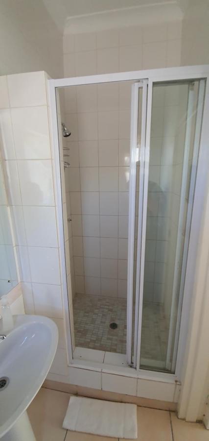 Acacia Westdene B&B Блоемфонтейн Екстериор снимка